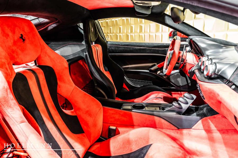Интерьер Ferrari F12tdf 2015 года  (фото 28 из 28)